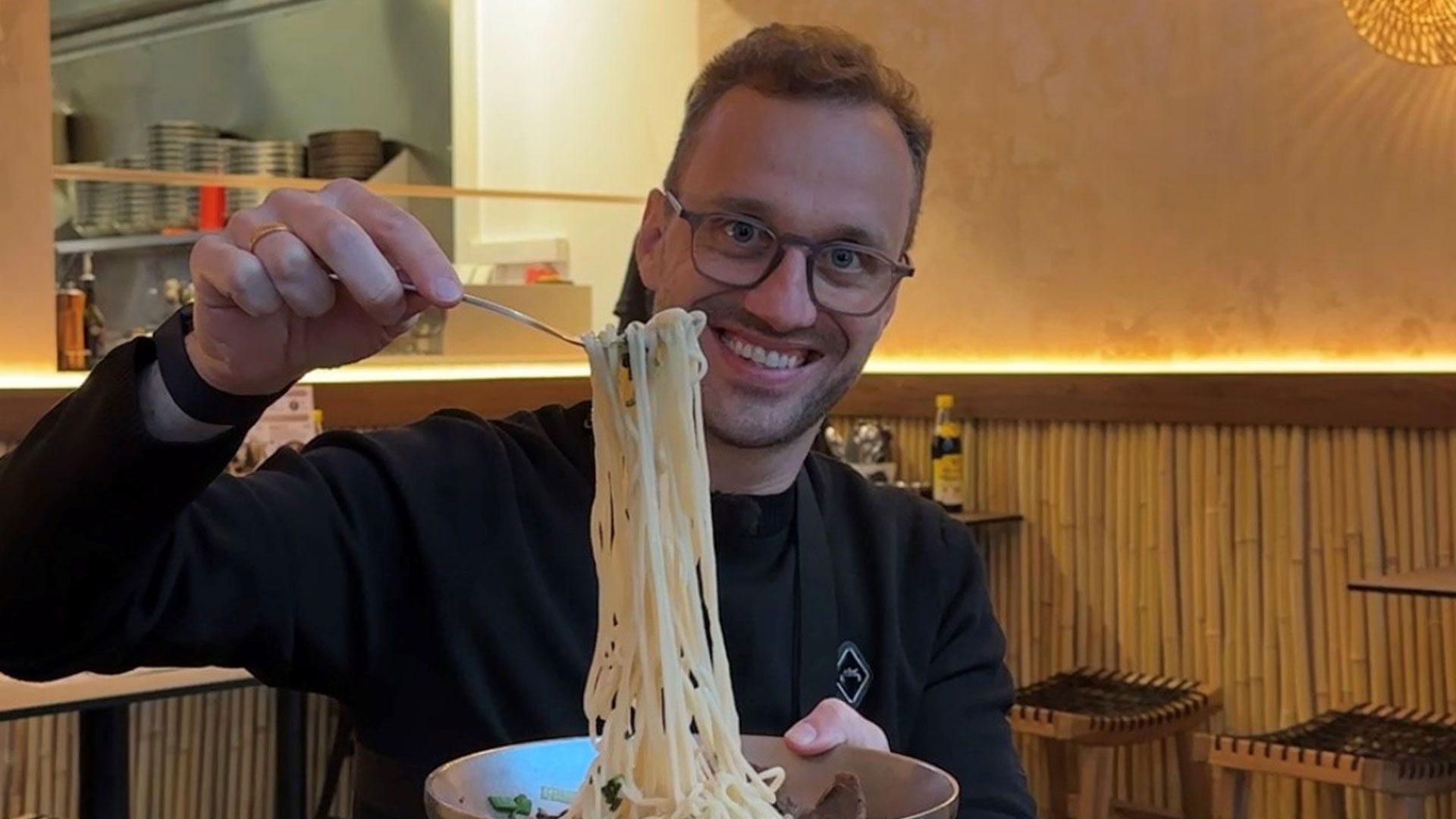Thema u. a.: Foodtester Alexander Hoyer: Auf den Spuren der Hand Pulled Noodles